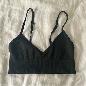 Lululemon sports bra size 6
